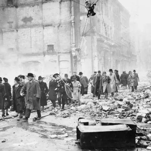 bomb damage in london during the second world war