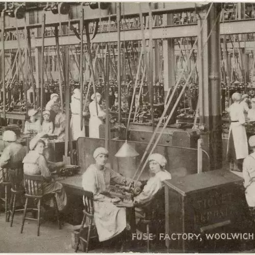 workers in the fuse factory woolwich arsenal 