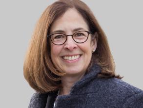 linda goldberg 0236 cropped retouched gray background